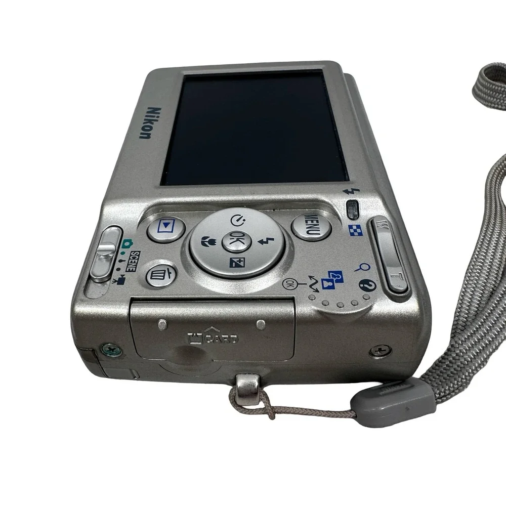 Nikon Coolpix L11 6.0MP Digital Camera Gray 3x Zoom FOR PARTS OR REPAIR READ
